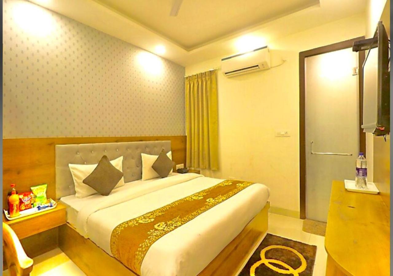Hotel Qubic Near Igi Delhi Airport Nova Deli Exterior foto