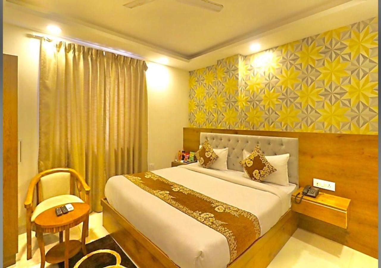 Hotel Qubic Near Igi Delhi Airport Nova Deli Exterior foto